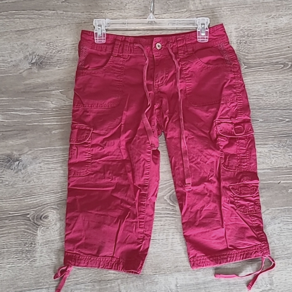 Small pink/magenta knee length cargo shorts